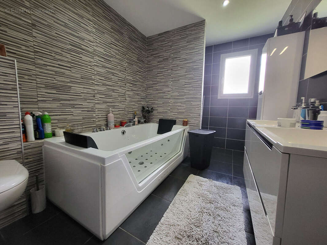 Maison à VENDENESSE-SUR-ARROUX