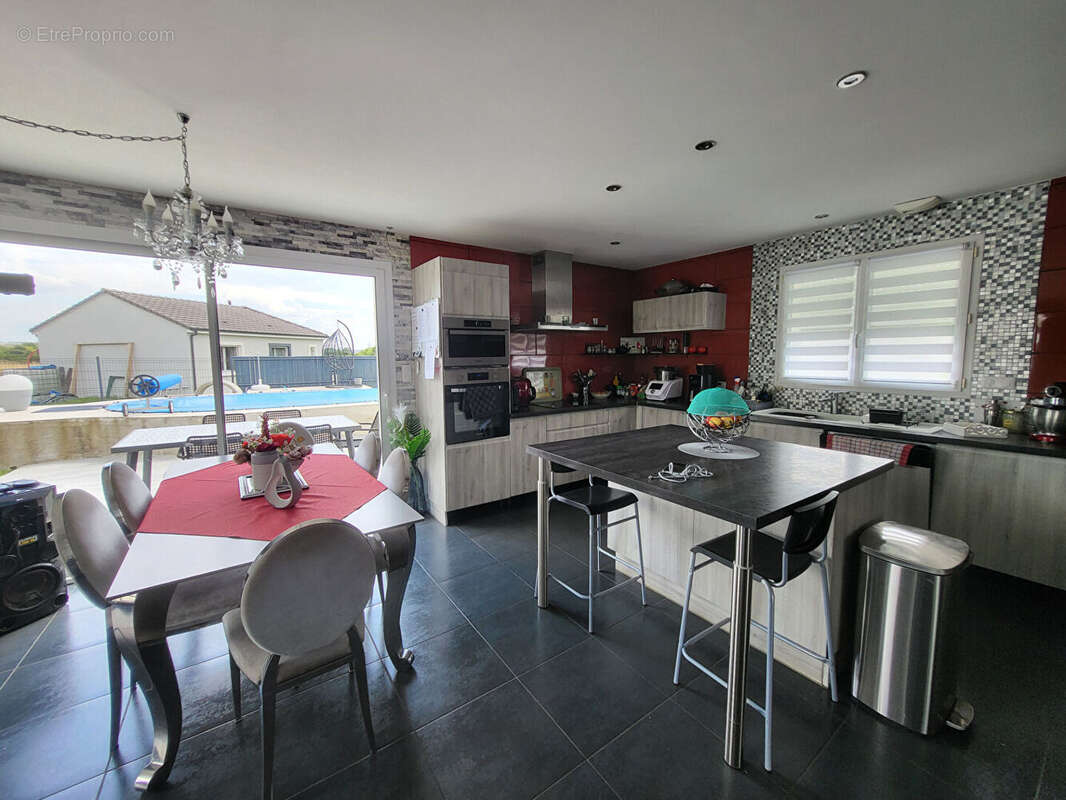 Maison à VENDENESSE-SUR-ARROUX