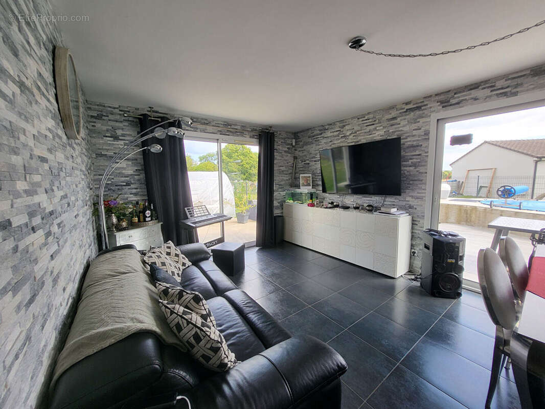 Maison à VENDENESSE-SUR-ARROUX