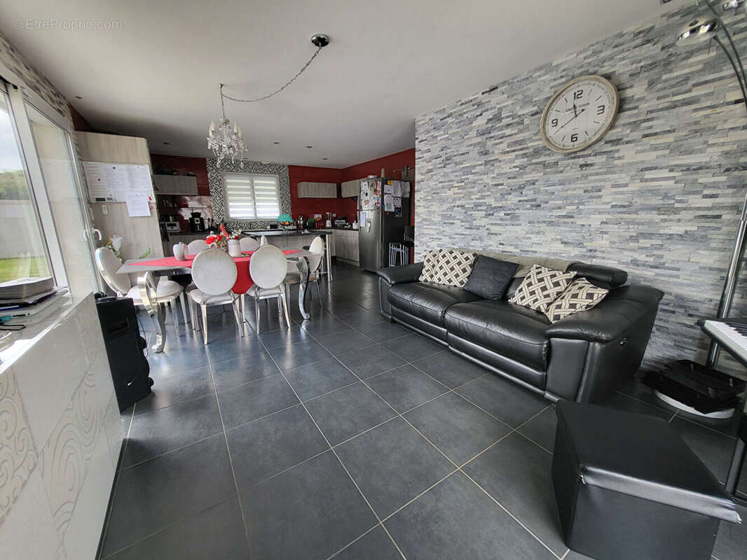 Maison à VENDENESSE-SUR-ARROUX