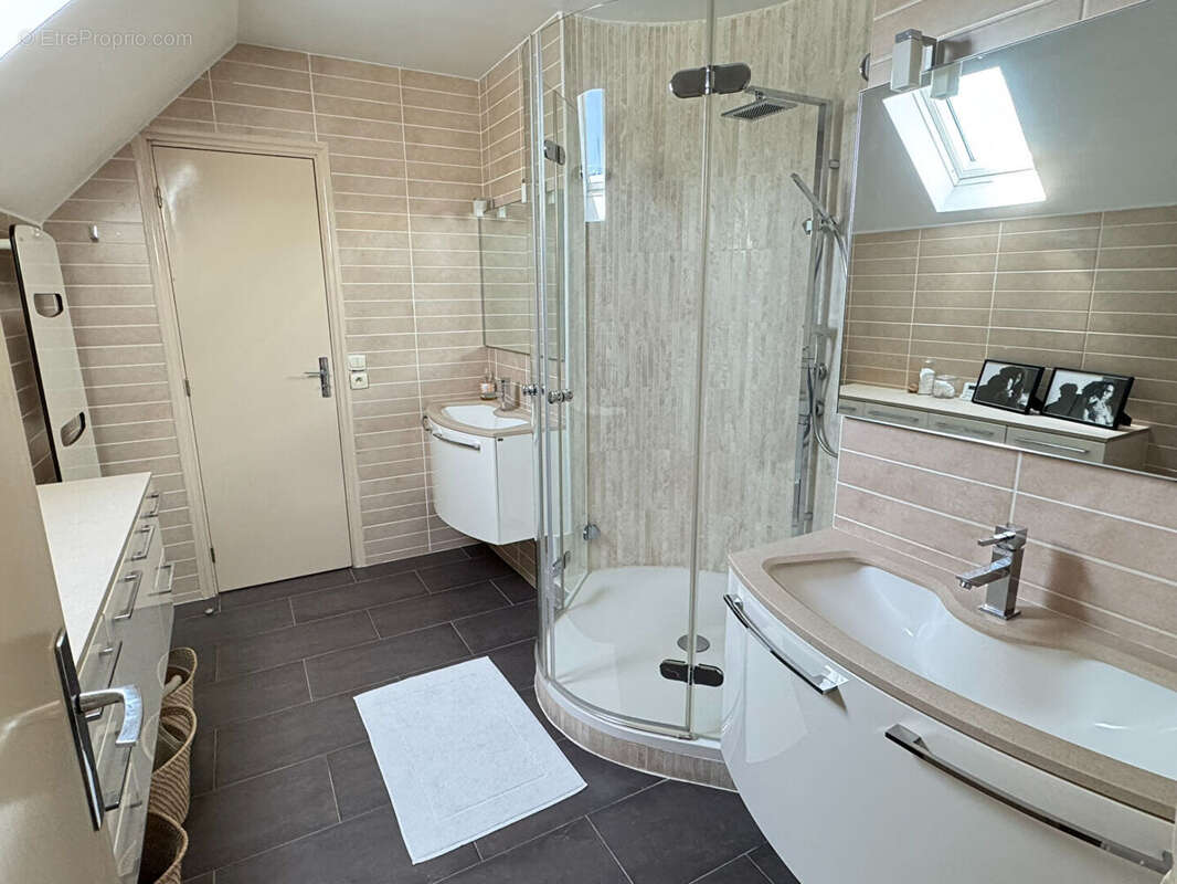 Maison à CRESPIERES