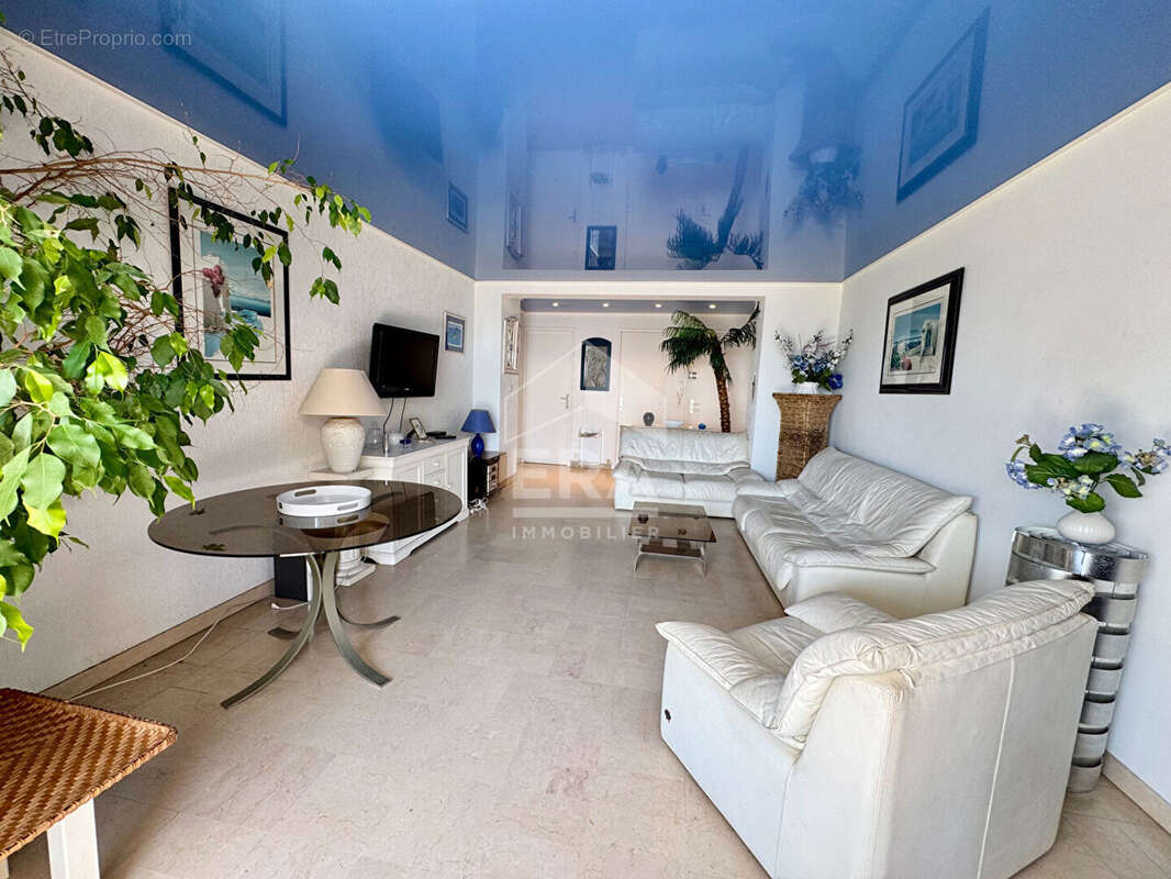 Appartement à SAINT-CYR-SUR-MER