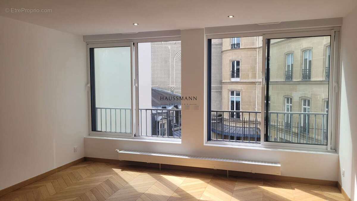 Appartement à PARIS-8E