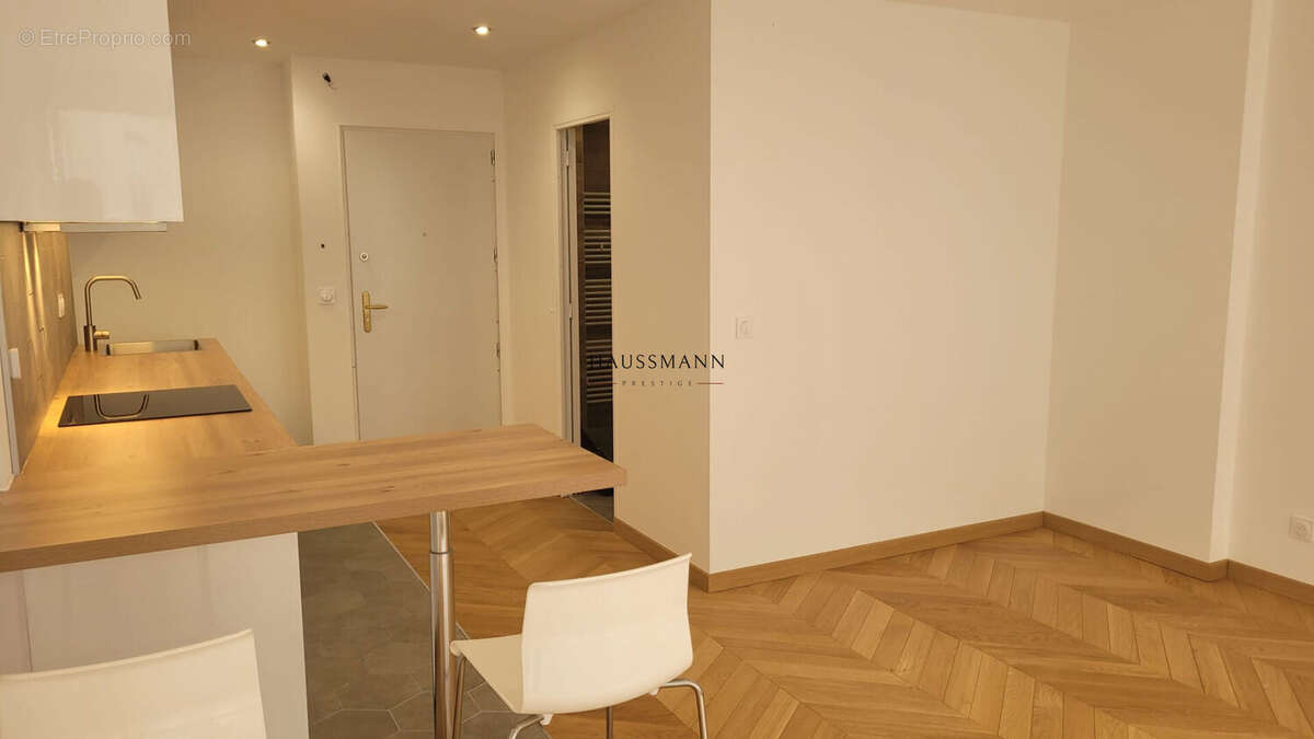 Appartement à PARIS-8E