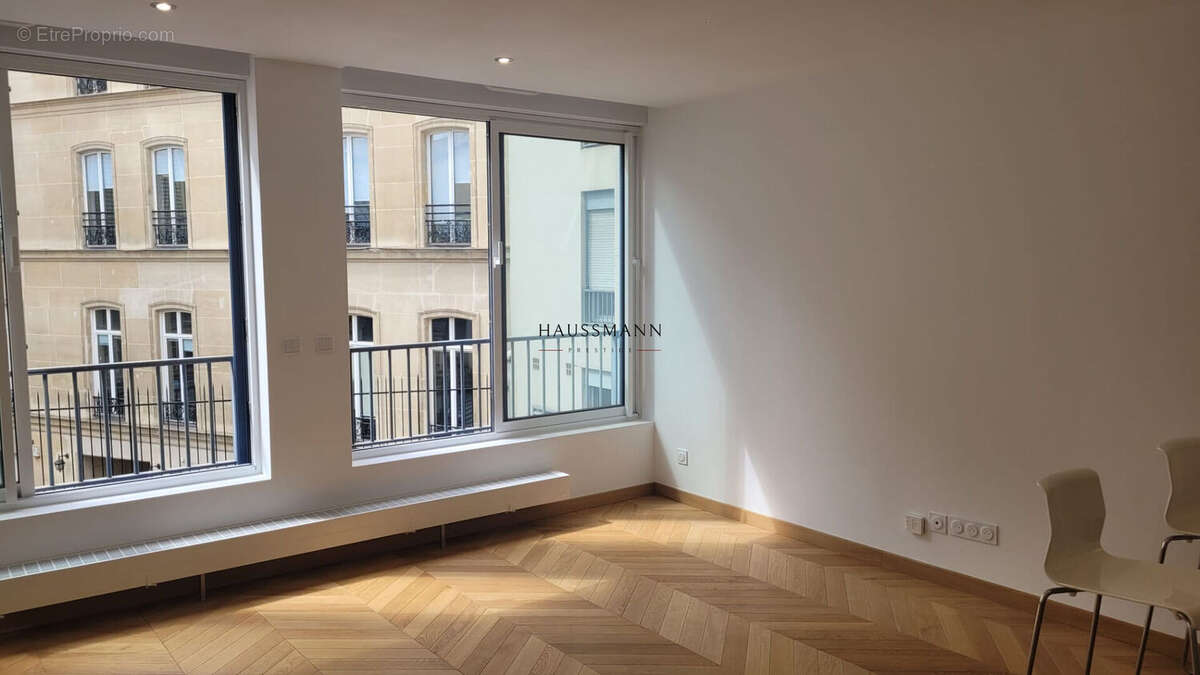 Appartement à PARIS-8E