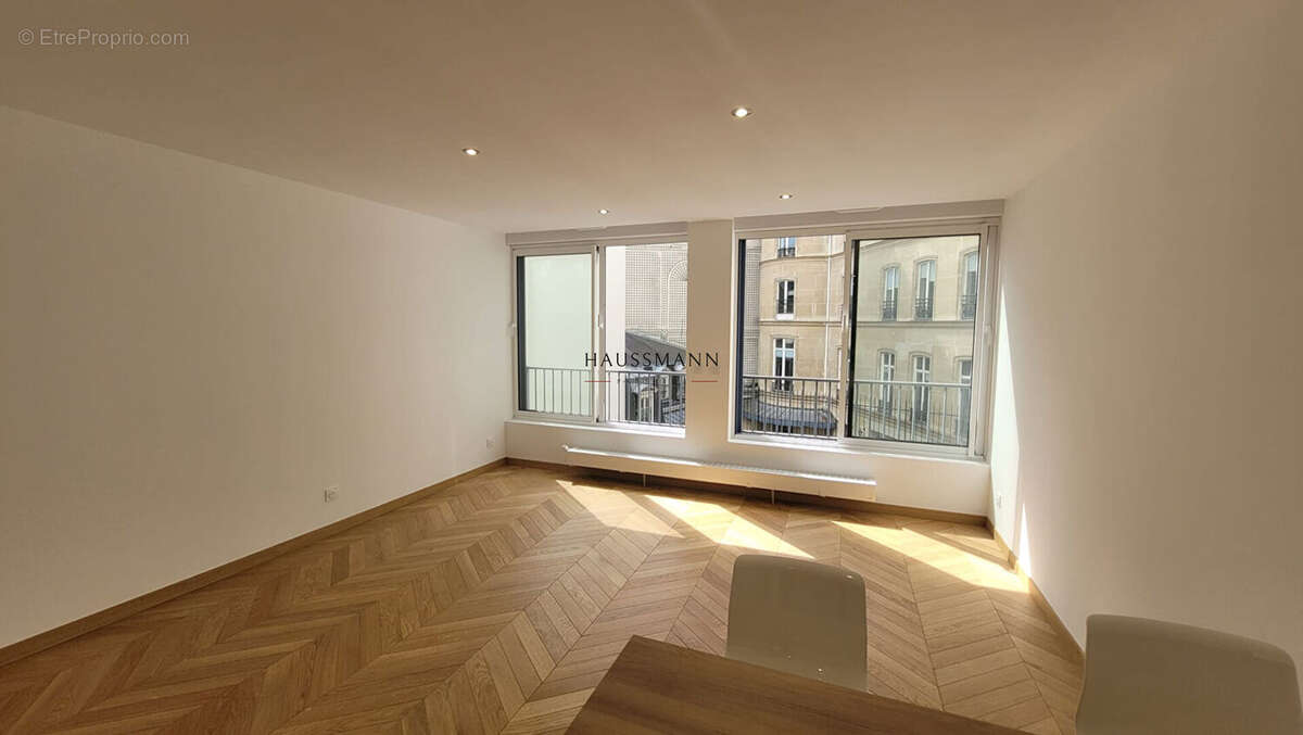 Appartement à PARIS-8E