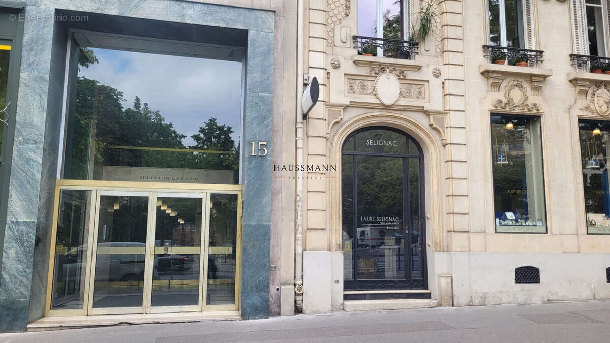 Appartement à PARIS-8E