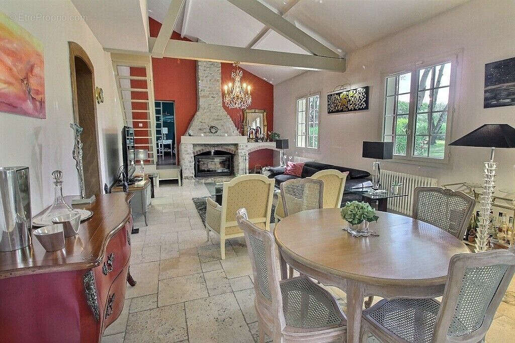 Maison à PERNES-LES-FONTAINES