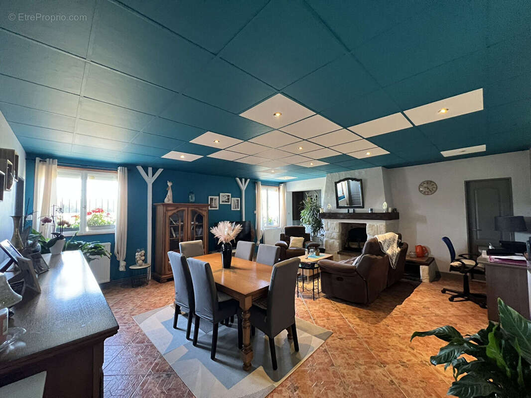 Maison à TOULIS-ET-ATTENCOURT