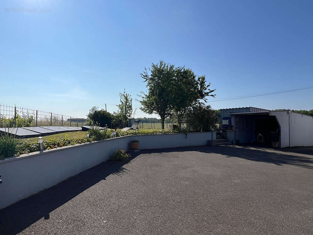 Maison à TOULIS-ET-ATTENCOURT