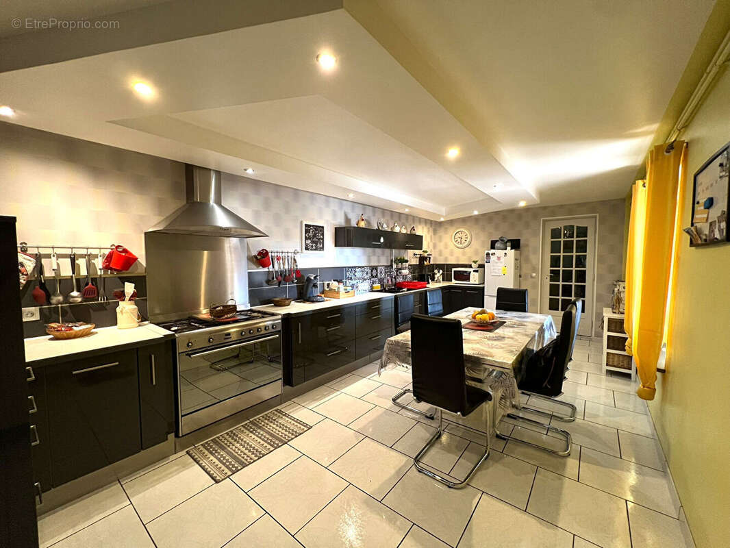 Maison à TOULIS-ET-ATTENCOURT