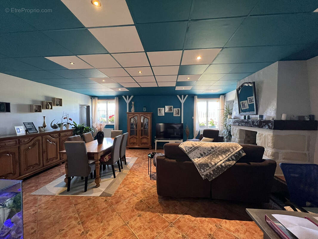 Maison à TOULIS-ET-ATTENCOURT