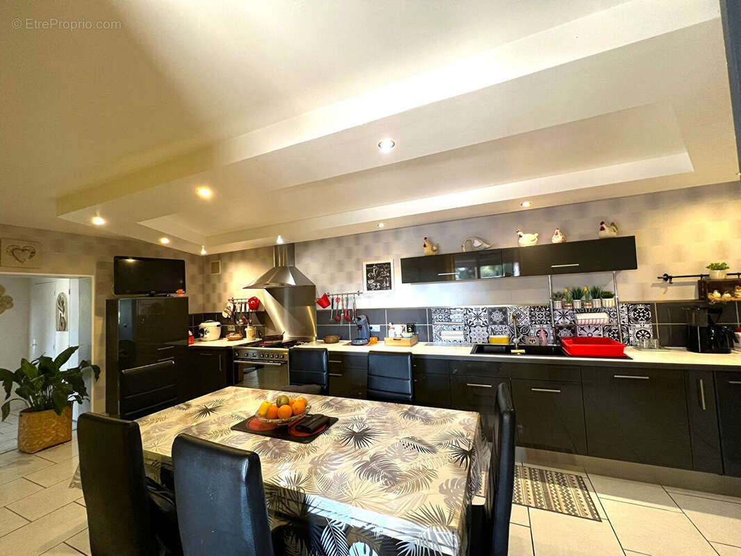 Maison à TOULIS-ET-ATTENCOURT