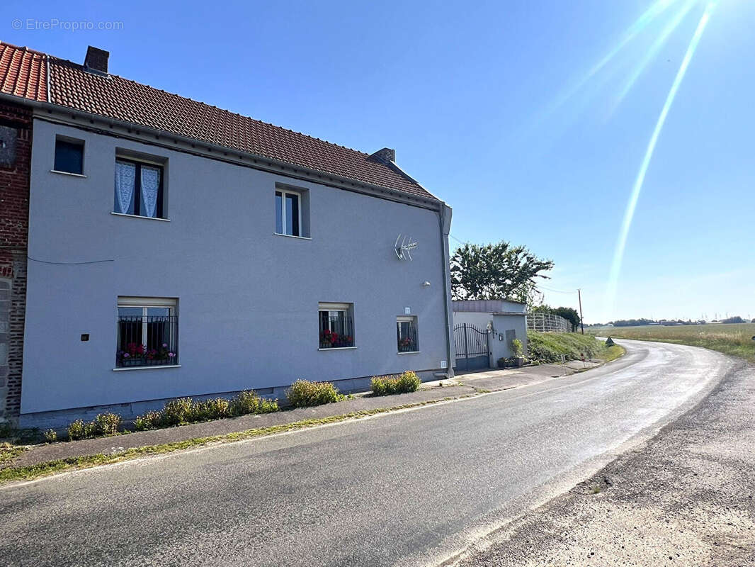 Maison à TOULIS-ET-ATTENCOURT