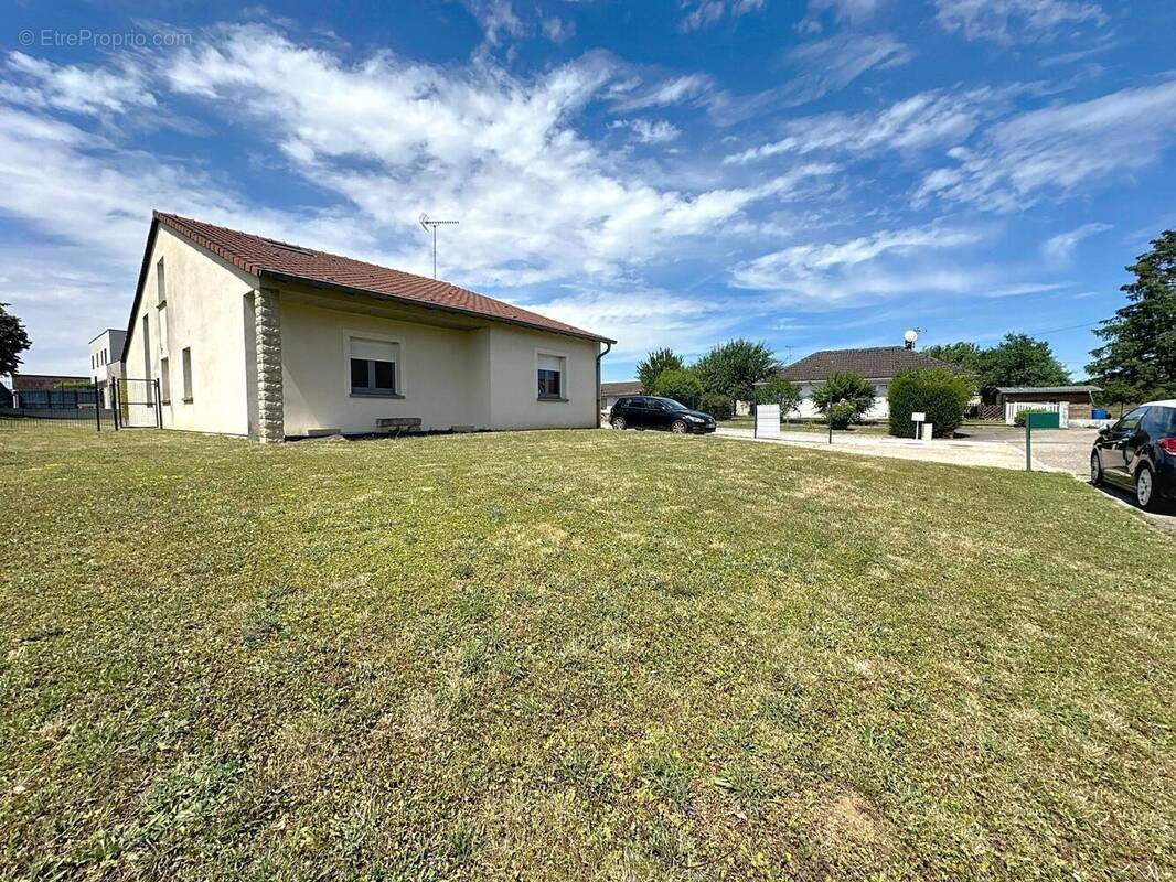 Photo 1 - Maison à CONFLANS-EN-JARNISY