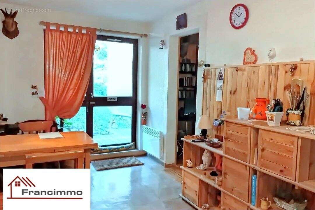 Appartement à CHATEAU-BERNARD