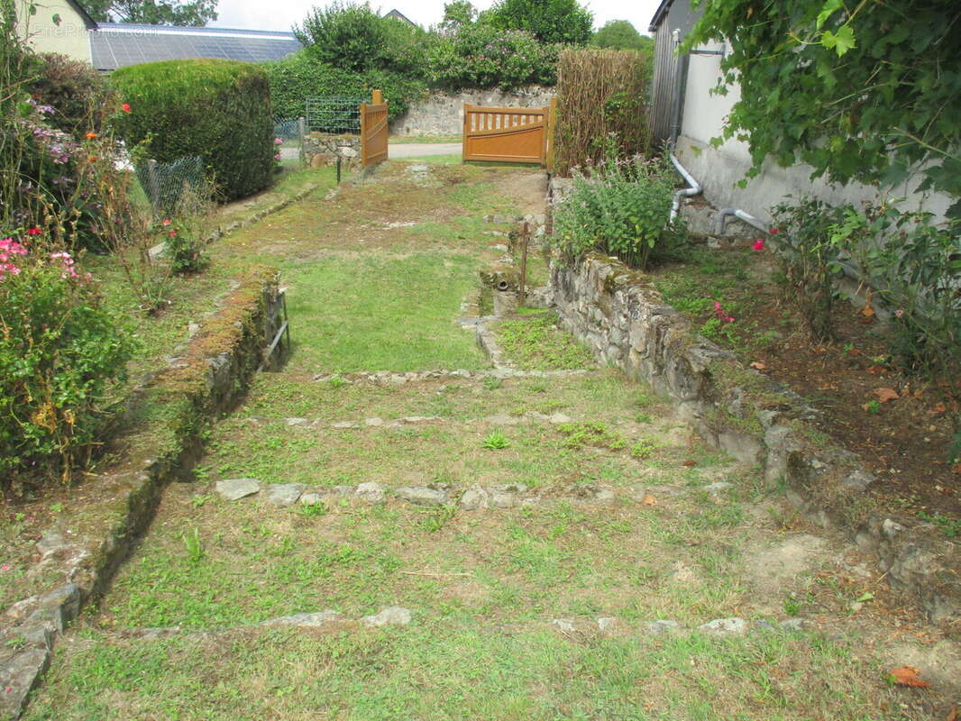 Maison à SAINT-LEGER-DE-FOUGERET