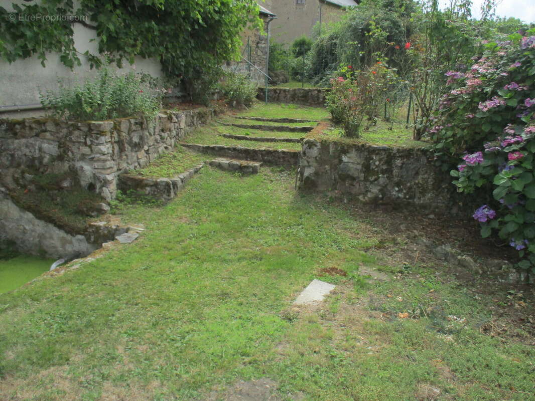 Maison à SAINT-LEGER-DE-FOUGERET