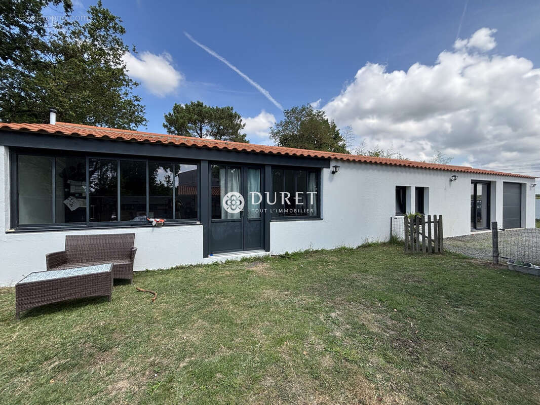 Maison à CHATEAUNEUF