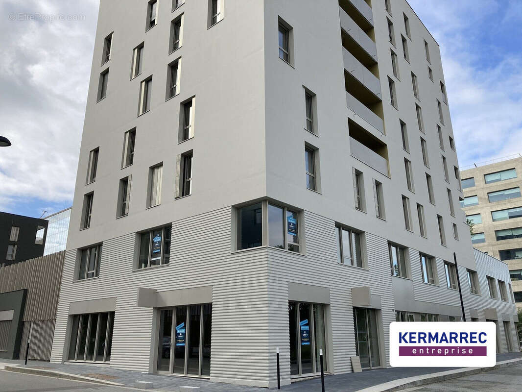 Commerce à SAINT-JACQUES-DE-LA-LANDE