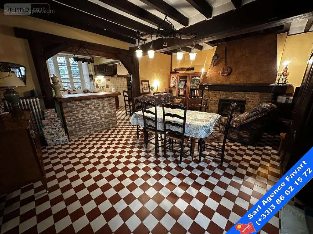 Maison à LA CELLE-SAINT-CYR