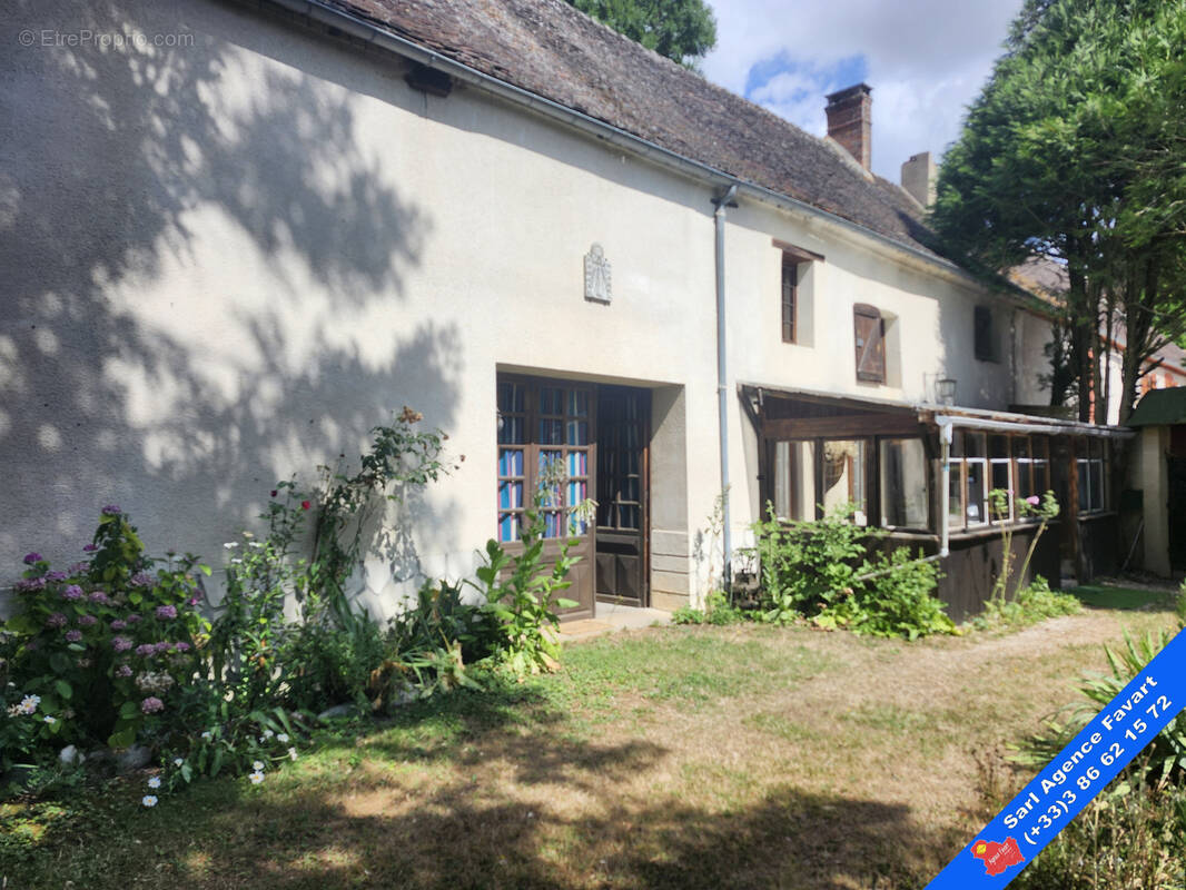 Maison à LA CELLE-SAINT-CYR