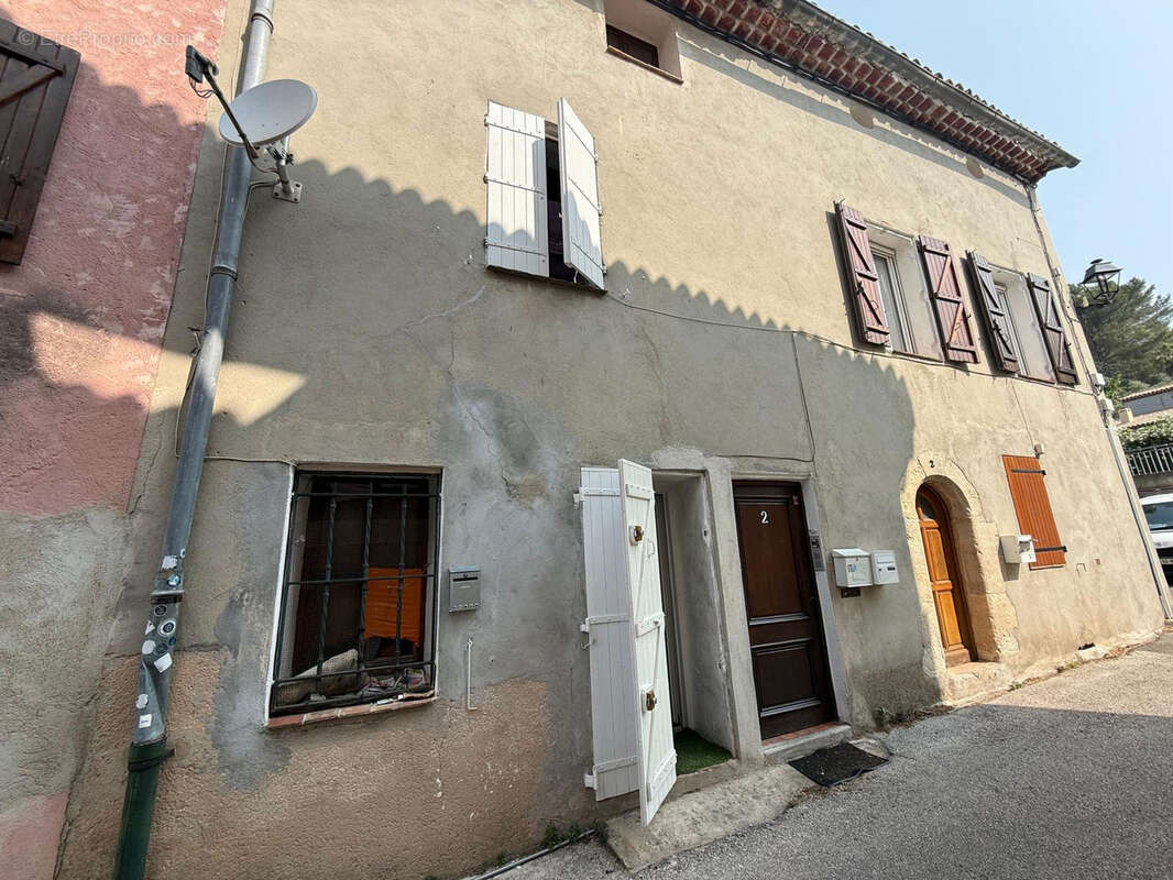 Appartement à SOLLIES-PONT