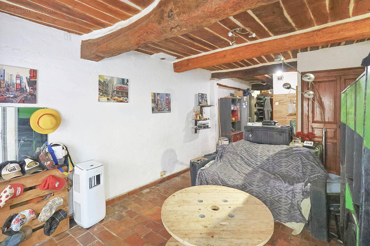 Appartement à SOLLIES-PONT