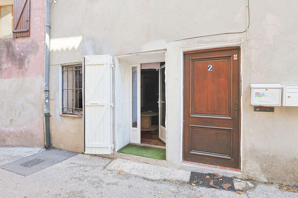 Appartement à SOLLIES-PONT