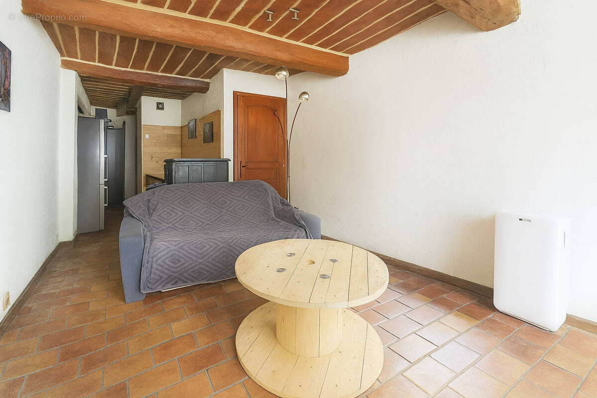 Appartement à SOLLIES-PONT