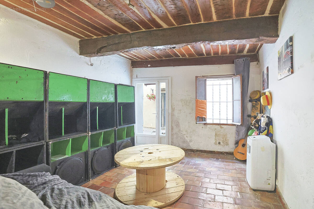 Appartement à SOLLIES-PONT