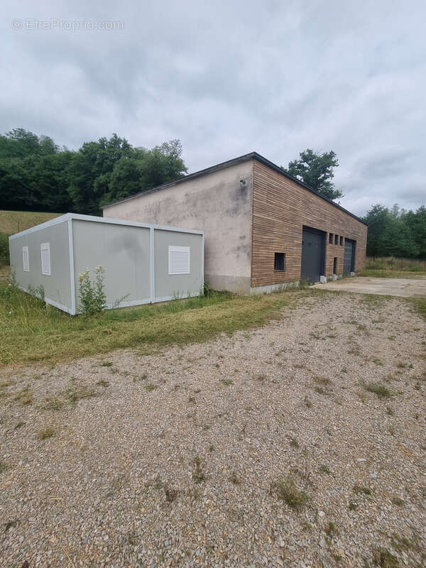 Commerce à ALVIGNAC