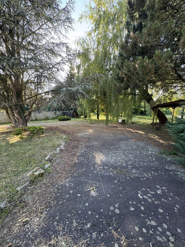 Terrain à SAINT-ETIENNE