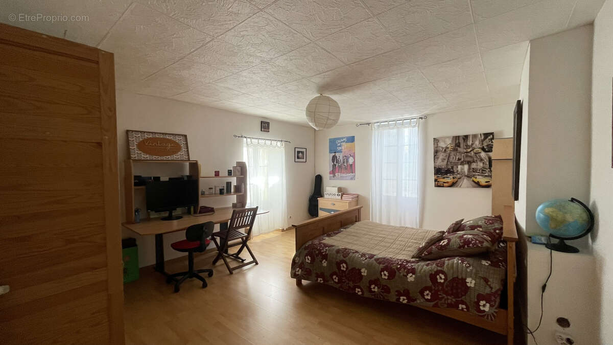 Maison à FRONTENAY-ROHAN-ROHAN