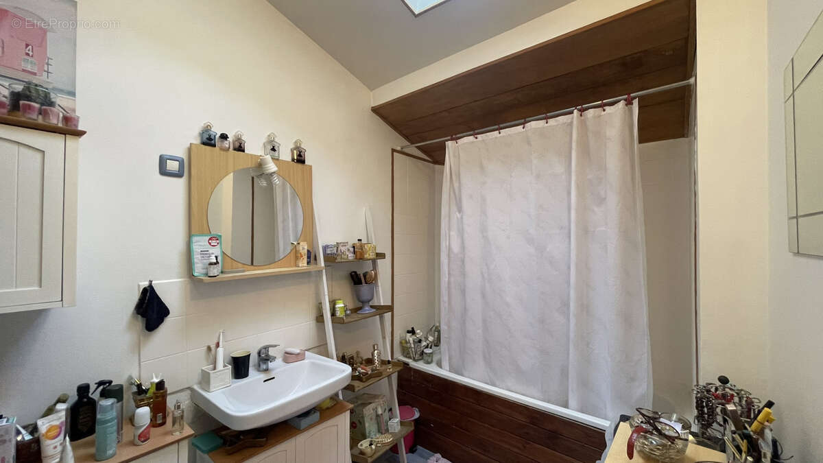 Maison à FRONTENAY-ROHAN-ROHAN