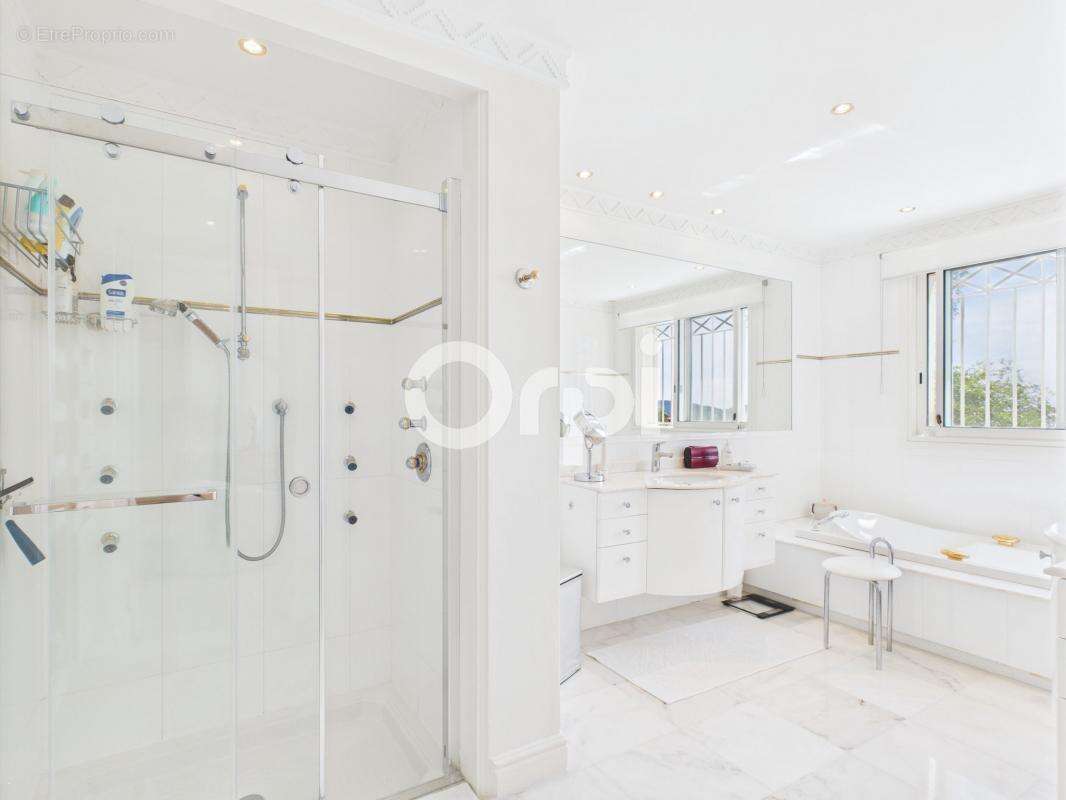 Maison à MANDELIEU-LA-NAPOULE