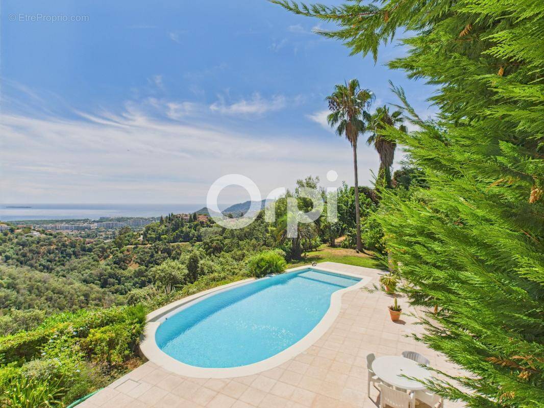 Maison à MANDELIEU-LA-NAPOULE