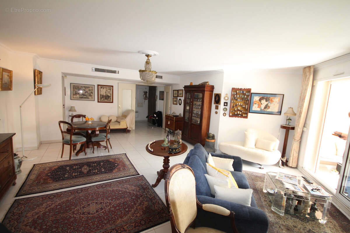 Appartement à VALLAURIS