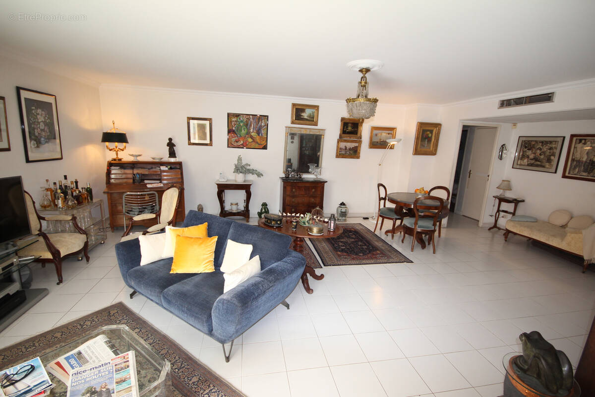 Appartement à VALLAURIS