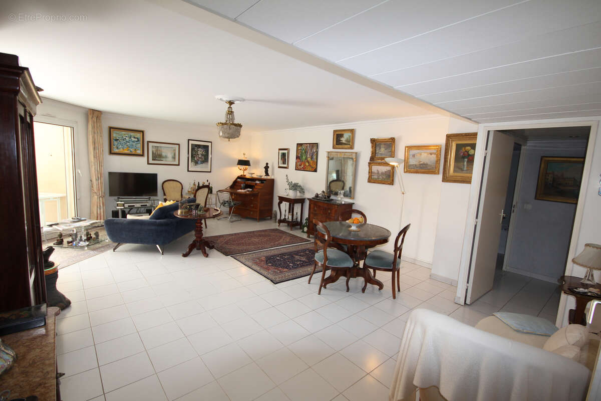 Appartement à VALLAURIS