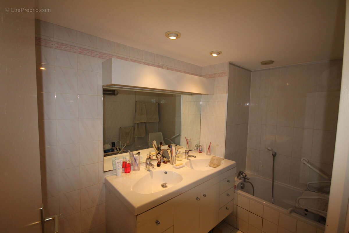 Appartement à VALLAURIS