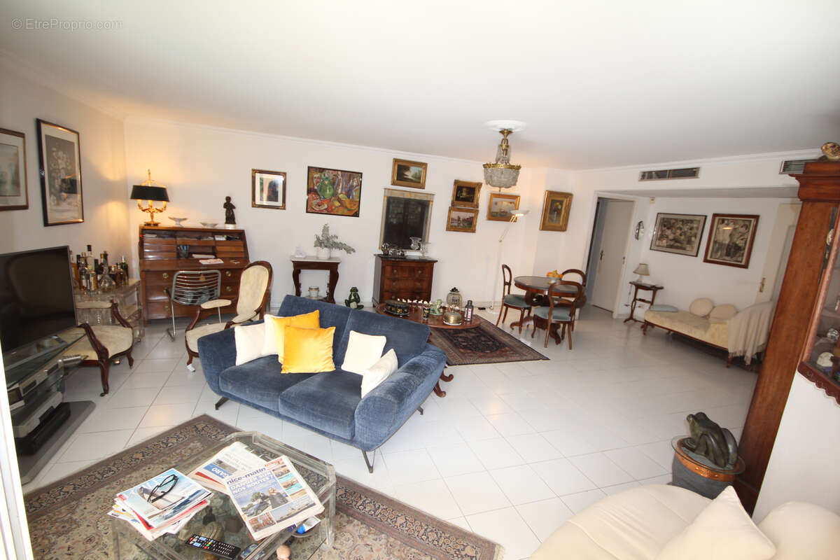 Appartement à VALLAURIS