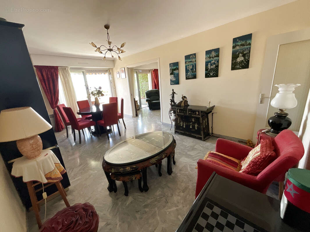 Appartement à SAINT-LAURENT-DU-VAR