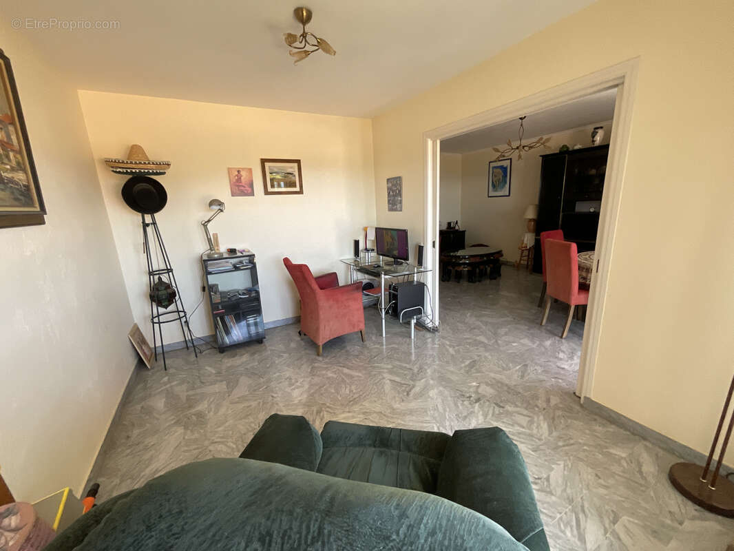 Appartement à SAINT-LAURENT-DU-VAR