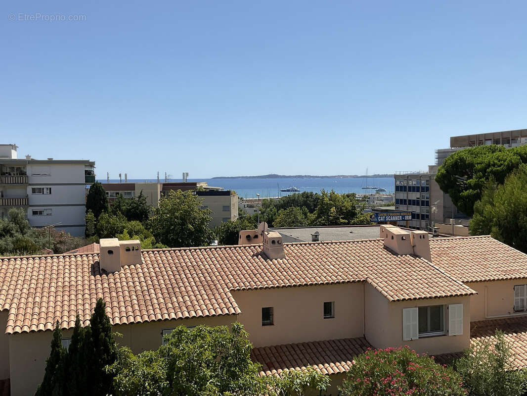 Appartement à SAINT-LAURENT-DU-VAR