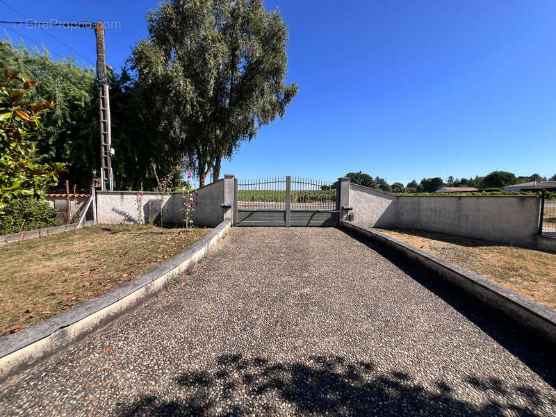 Maison à LOUZAC-SAINT-ANDRE