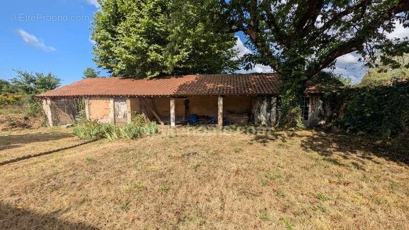 Maison à LANOUAILLE