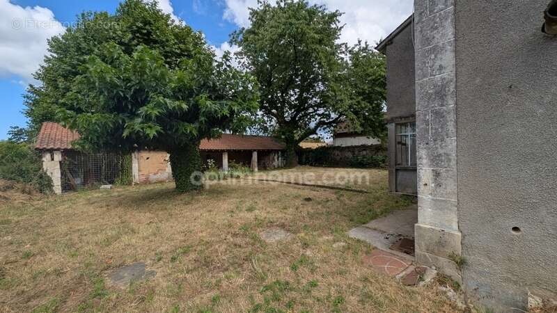 Maison à LANOUAILLE