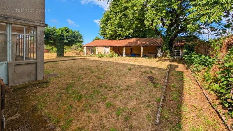 Maison à LANOUAILLE