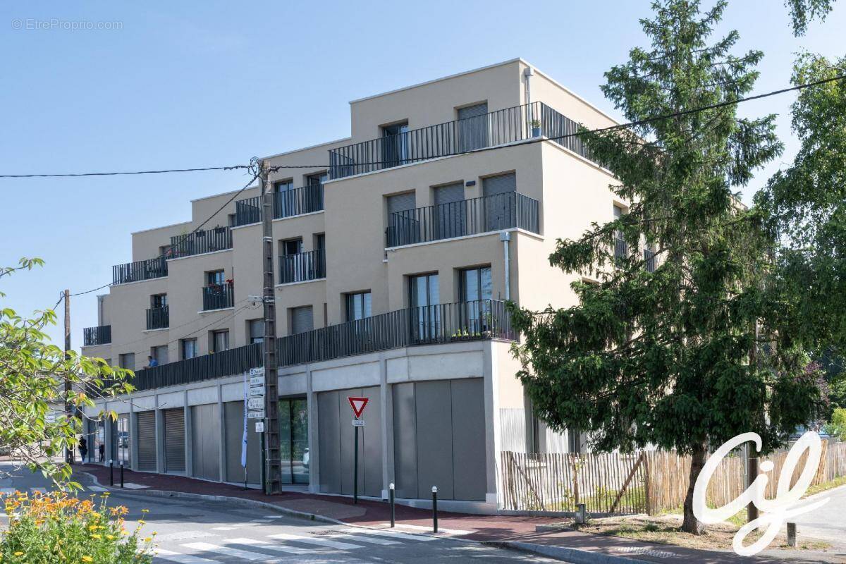 Commerce à SAINTE-LUCE-SUR-LOIRE